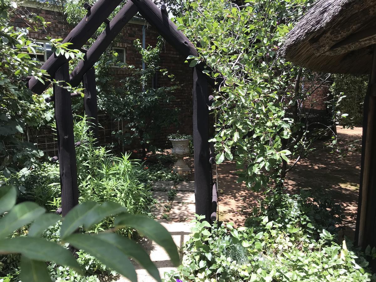 Rosewood Corner, Clarens Bed & Breakfast ภายนอก รูปภาพ